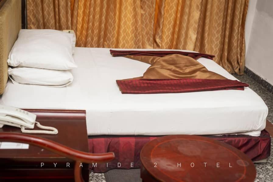 Pyramide II Hotel Kinshasa Eksteriør billede